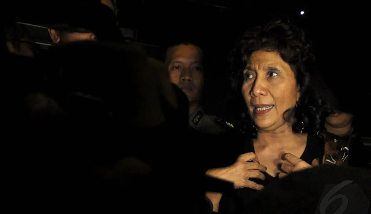 Kedatangan Menteri Susi Pudjiastuti untuk berdiskusi tentang pencegahan korupsi dengan KPK, Jakarta. Foto diambil pada Senin (10/11/2014). (Liputan6.com/Miftahul Hayat)