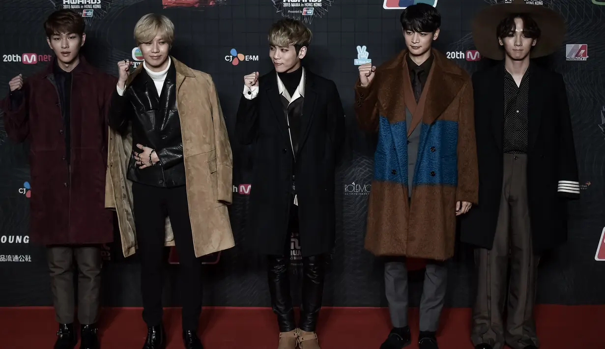 Mendengar comeback SHINee dengan meluncurkan akun instagram resminya, tak sedikit SHINee World, sebutan untuk fans SHINee yang setia setiap malam menunggu unggahan terbaru dari idolanya. (AFP/PHILIPPE LOPEZ)