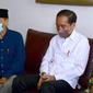 Presiden Joko Widodo atau Jokowi menjenguk mantan Ketua Umum PP Muhammadiyah Ahmad Syafii Maarif atau Buya Syafii di kediamannya di Kabupaten Sleman Yoygakarta, Sabtu (26/3/2022).