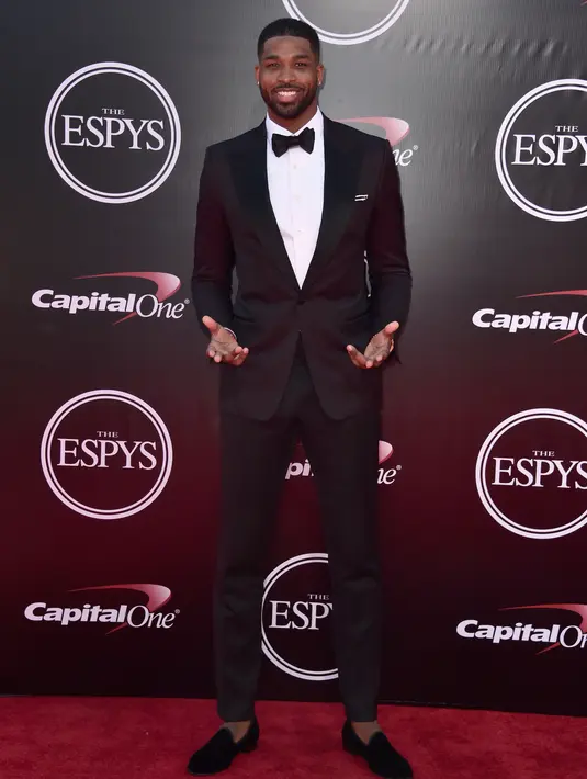 Pernah mempertahankan jalinan cintanya dengan Lamar Odom, usaha Khloe Kardashian nampaknya tidak berhasil. Berniat serius dengan Tristan Thompon nampaknya menjadi usaha Khloe untuk membuktikan keseriusan dirinya saat menjalin cinta. (AFP/Bintang.com)