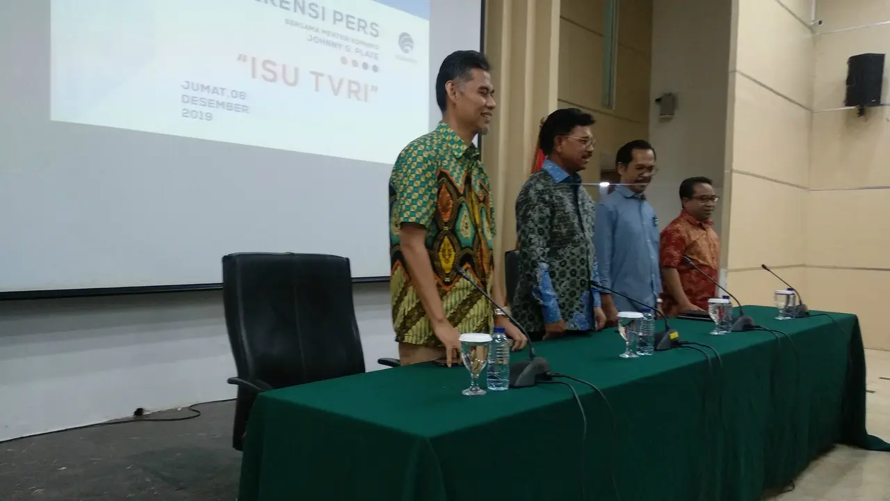 Menkominfo Johnny G Plate dan jajaran Kominfo menggelar jumpa pers mengenai TVRI.