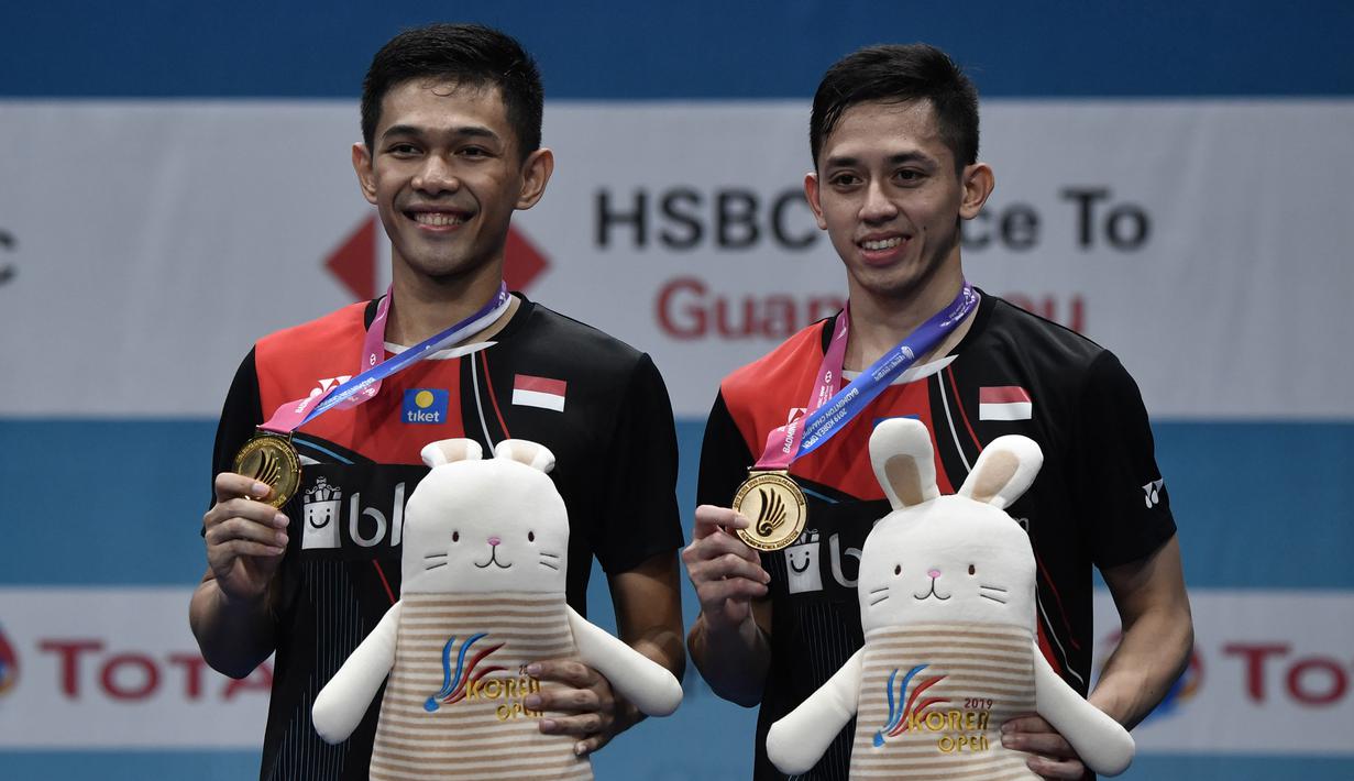 Ganda putra Indonesia, Fajar Alfian/Muhammad Rian Ardianto, menjuarai Korea Terbuka 2019 setelah mengalahkan wakil Jepang, Takeshi Kamura/Keigo Sonoda, di Incheon, Minggu (29/9). Fajar/Rian menang  21-16, 21-17. (AFP/Jung Yeon-je)