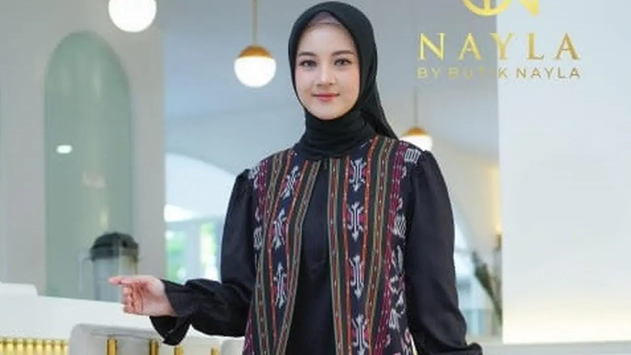 Ilustrasi gamis tenun