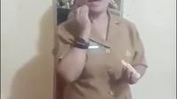 Curhat Guru-guru NTT Soal Sekolah Jam 5 Pagi: Sudah Siap Jam Pertama, Bu Gurunya Belum Pakai Bedak (Doc: Tiktok.com/rigiha)