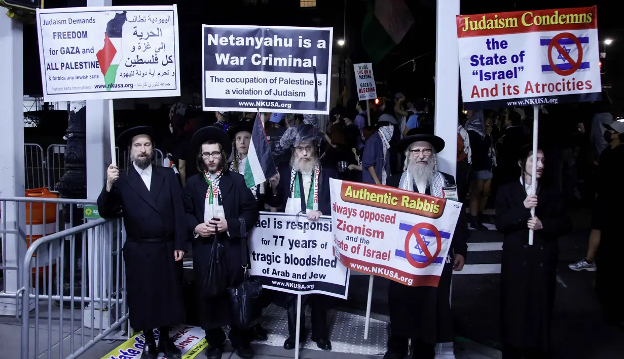 Sementara itu, sejumlah negara ramai-ramai mengakui Palestina sebagai sebuah negara antara lain Prancis, Inggris, Kanada, Australia, Malta, Portugal, hingga Andorra. Pengakuan ini diumumkan sejak awal pekan ini hingga saat berlangsungnya Sidang Majelis Umum PBB. Umumnya, pengakuan diberikan sebagai upaya mendorong solusi dua negara. (Leonardo MUNOZ/AFP)