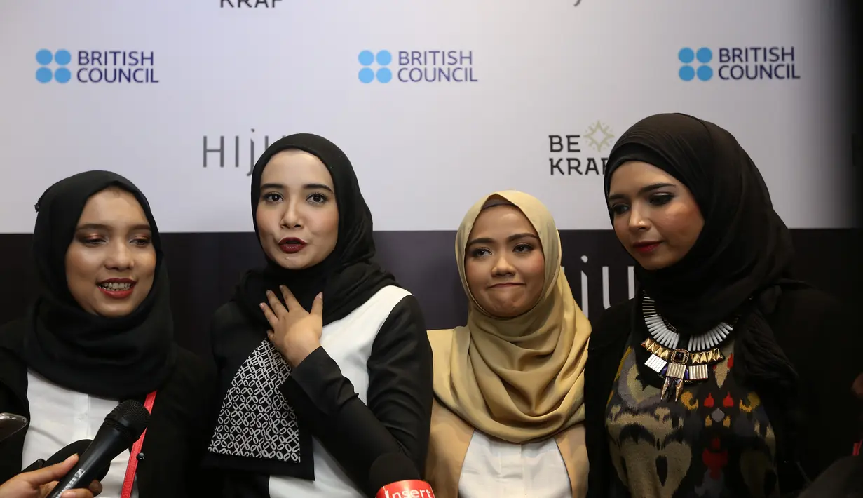 "Aku lagi ingin konsisten dan istiqomah di kain tradisional. Aku merasa berdosa kalau tidak membantu mempromosikan kain tradisional yang cantik-cantik. Aku dosa kalau tidak membantu," ujar Zaskia Sungkar. (Nurwahyunan/Bintang.com)