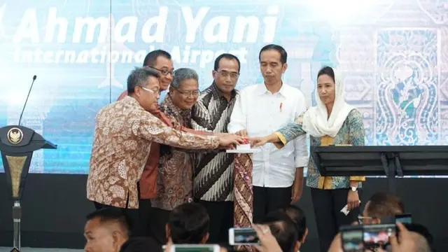 Presiden RI Joko Widodo (Jokowi) meresmikan terminal baru Bandara Internasional Ahmad Yani Semarang, Kamis (7/6/2018). (Dok Angkasa Pura I)