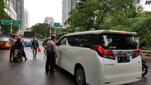 Balkon BEI Ambruk, Arus Lalu Lintas Dialihkan