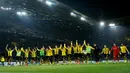Para pemain Borussia Dortmund  melakukan selebrasi usai memastikan kemenangan atas Hamburg SV. Tambahan tiga poin ini tidak membuat posisi Dortmund beranjak dari urutan ke empat klasemen dengan 50 poin. (EPA/Friedmann Vogel)