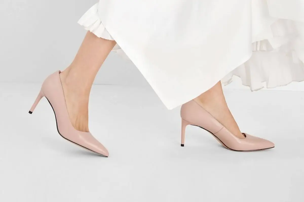 Sepatu court nude