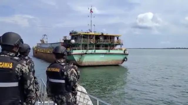 KKP menyetop penambangan pasir ilegal di wilayah perairan Pulau Rupat, Kepulauan Riau.