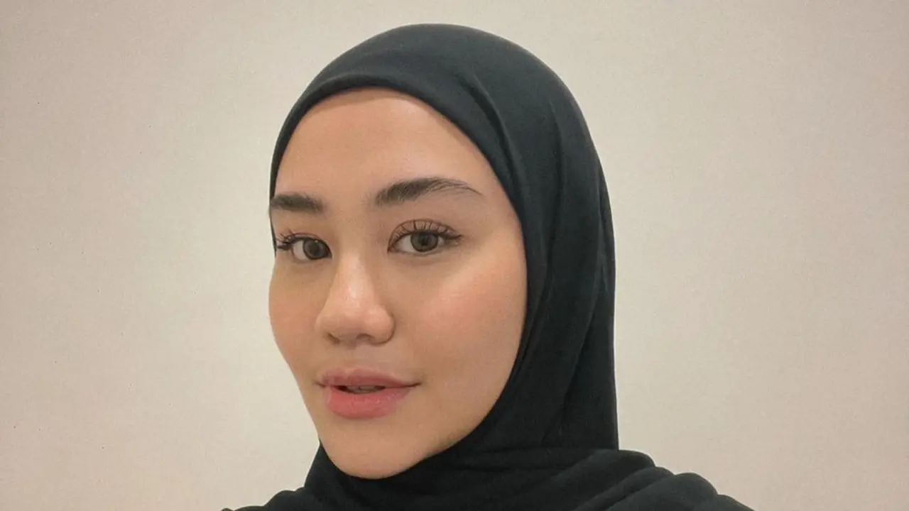 Gaya Santun Seleb yang Hadir di Kajian Bestie, Pesona Glowing Aaliyah Massaid Curi Perhatian