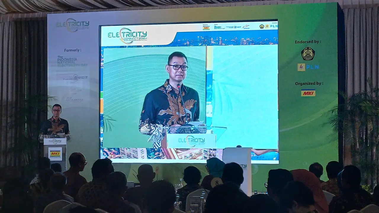 Direktur Utama PT PLN (Persero) Darmawan Prasodjo dalam acara peluncuran Electricity Connect di Jakarta, Rabu (17/7/2024). (Arief/Liputan6.com)