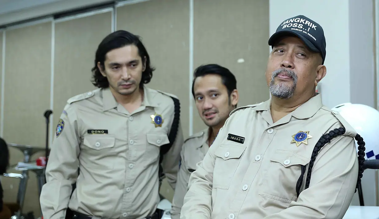 Film Warkop DKI Reborn Part 1 dibintangi oleh Abimana Aryasatya, Vino G Bastian, dan Tora Sudiro. Mereka bertiga memerankan Dono, Kasino dan Indro dalam Warkop DKI. (Deki Prayoga/Bintang.com)