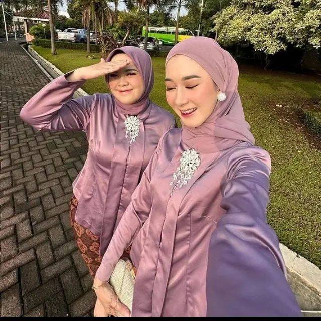 7 Rekomendasi Model Baju Bridesmaid Bahan Satin Polos Terbaru 2024