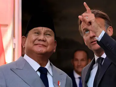 Presiden Prancis Emmanuel Macron (kanan) dan Presiden Republik Indonesia Prabowo Subianto saat konferensi pers bersama di Istana Kepresidenan Elysee, Paris, Kamis 28 Mei 2026. (Ludovic Marin/Pool Photo via AP)