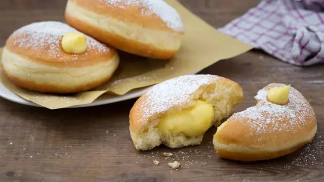 Camilan manis yang mempunyai banyak penggemar ini ternyata tidak hanya berbentuk bulat dengan lubang di tengah.