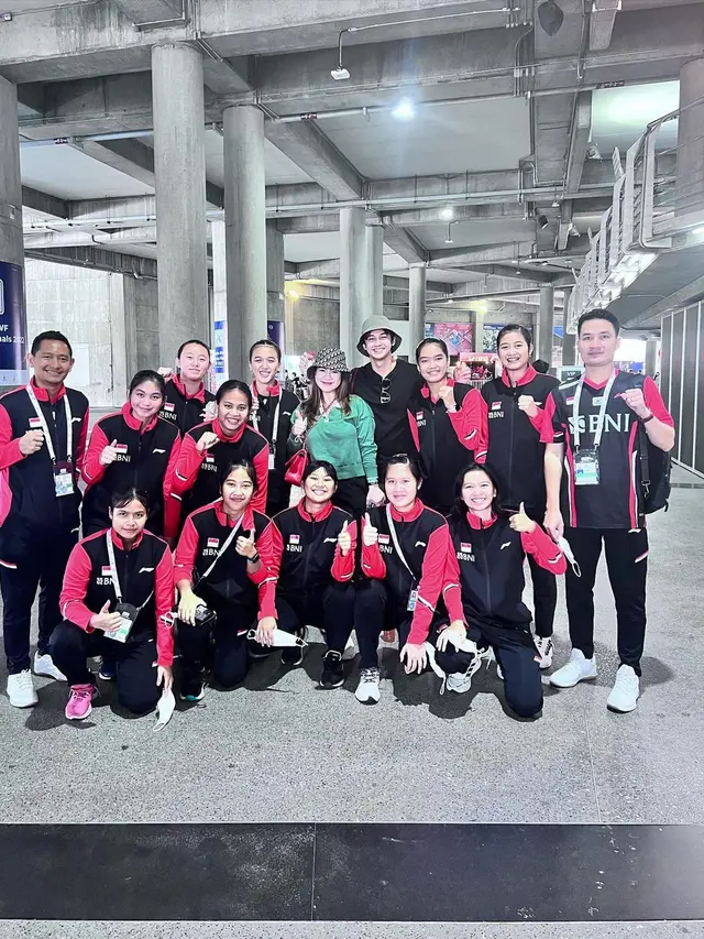 7 Potret Caesar Hito dan Felicya Angelista di Thailand, Dukung Atlet Indonesia