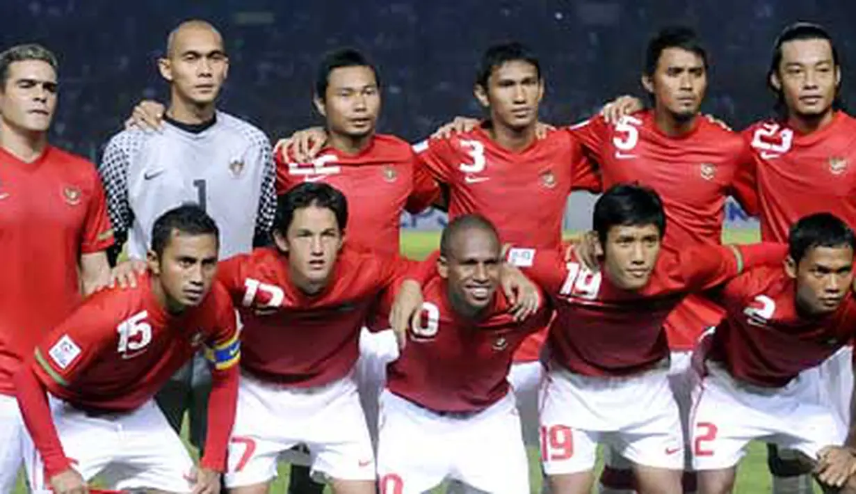 Pose Timnas Indonesia sebelum kontra Laos pada laga Grup A Piala AFF 2010 di Stadion Gelora Bung Karno Senayan, Jakarta, 4 Desember 2010. FOTO ANTARA/Andika Wahyu