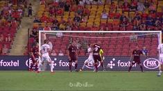 Berita video insiden eks striker Sampdoria, Massimo Maccarone, dalam laga Brisbane Roar vs Western Sydney. This video presented by BallBall.