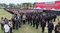 Kapolda Riau bersama jajaran Forkopimda mengecek pasukan yang dikerahkan mengamankan Pilkada serentak. (Liputan6.com/M Syukur)