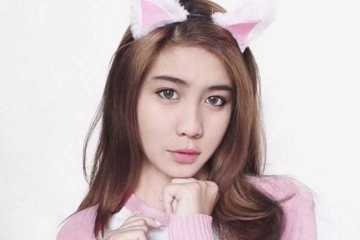 10 Jenis Makeup yang Sering Dipakai @Awkarin, Kamu Juga Nggak?