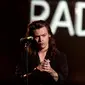 Beriikut ulasan single solo Harry Styles, Sign of the Times yang kerap dikaitkan dengan David Bowie.