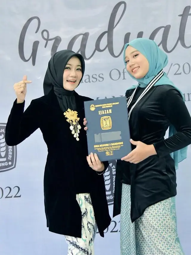 6 Potret Wisuda SMA Zara Putri Ridwan Kamil, Bahagia Dihadiri Orang Tua