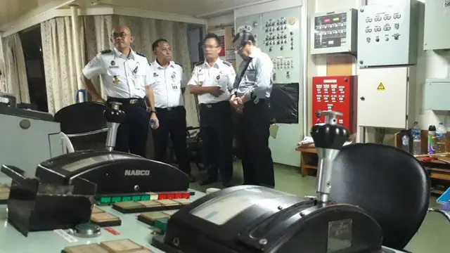Sekretaris Jendral Kementerian Perhubungan Djoko Sasono memantau kepadatan arus mudik lebaran di Pelabuhan Merak, Banten, Jumat (8/6/2018).