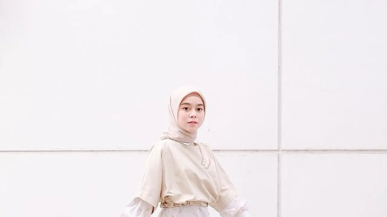 8 OOTD Hijab Pastel dari Adelia Pasha, Lesti Kejora hingga Laudya Cynthia Bella