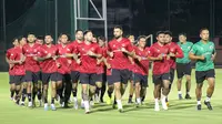 Timnas Indonesia berlatih jelang laga menghadapi Turkmenistan dalam FIFA Matchday yang digelar di Stadion Gelora Bung Tomo, Surabaya, Sabtu (9/9/2023) (Bola.com/Aditya Wany