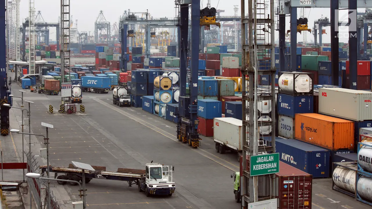 PHOTO: Melihat Suasana Pelabuhan Terminal Peti Kemas Koja