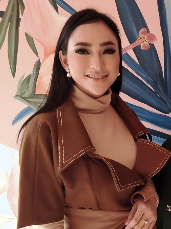 Amel Alvi saat grand opening Klinik Dokter Anggi di kawasan Tebet, Jakarta Selatan.