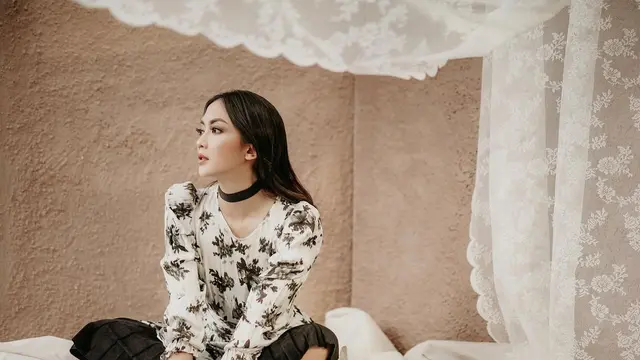 Potret Ririn Dwi Ariyanti Pakai Outfit Hitam dan Putih. (Sumber: Instagram/ririndwiariyanti)