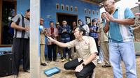 Anggota DPR RI Edhie Baskoro Yudhono atau akrab disapa Ibas, membantu masyarakat melalui pengawalan Program Bantuan Stimulan Perumahan Swadaya (BSPS). (FOTO: Istimewa).