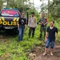 Aparat Desa Sumberarum bersama Kepolisian sektor Songgon dan TNI melakukan patroli di kawasan lereng Gunung Raung (Istimewa)