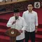 Pasangan calon presiden dan wakil presiden nomor urut 2 Prabowo Subianto-Gibran Rakabuming Raka terpilih pada Pemilu 2024 dengan perolehan suara sebanyak 96.214.691 suara atau 58,59 persen dari total suara sah nasional dan memenuhi sedikitnya 20 persen suara di setiap provinsi yang tersebar di 38 provinsi di Indonesia. (Liputan6.com/Angga Yuniar)