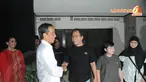 Kamis (03/04/14) Jokowi menyambangi kediaman penyanyi kawakan Iwan Fals di kawasan Cimanggis, Depok (Liputan6.com/Herman Zakharia)