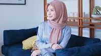 Selebgram dari Korea Selatan yang sempat mampir ke Indonesia ini bisa jadi inspirasi bagi kamu yang berhijab, yuk, sontek  stylenya Ayana!