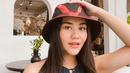 Sebagai seorang publik figur, tentu Aaliyah Massaid selalu memperhatikan penampilannya. Putri Reza Artamevia itu selalu tampil stylish di berbagai momen. Apalagi saat mengenakan topi, pesonanya kian terpancar.(Liputan6.com/IG/@aaliyah.massaid)