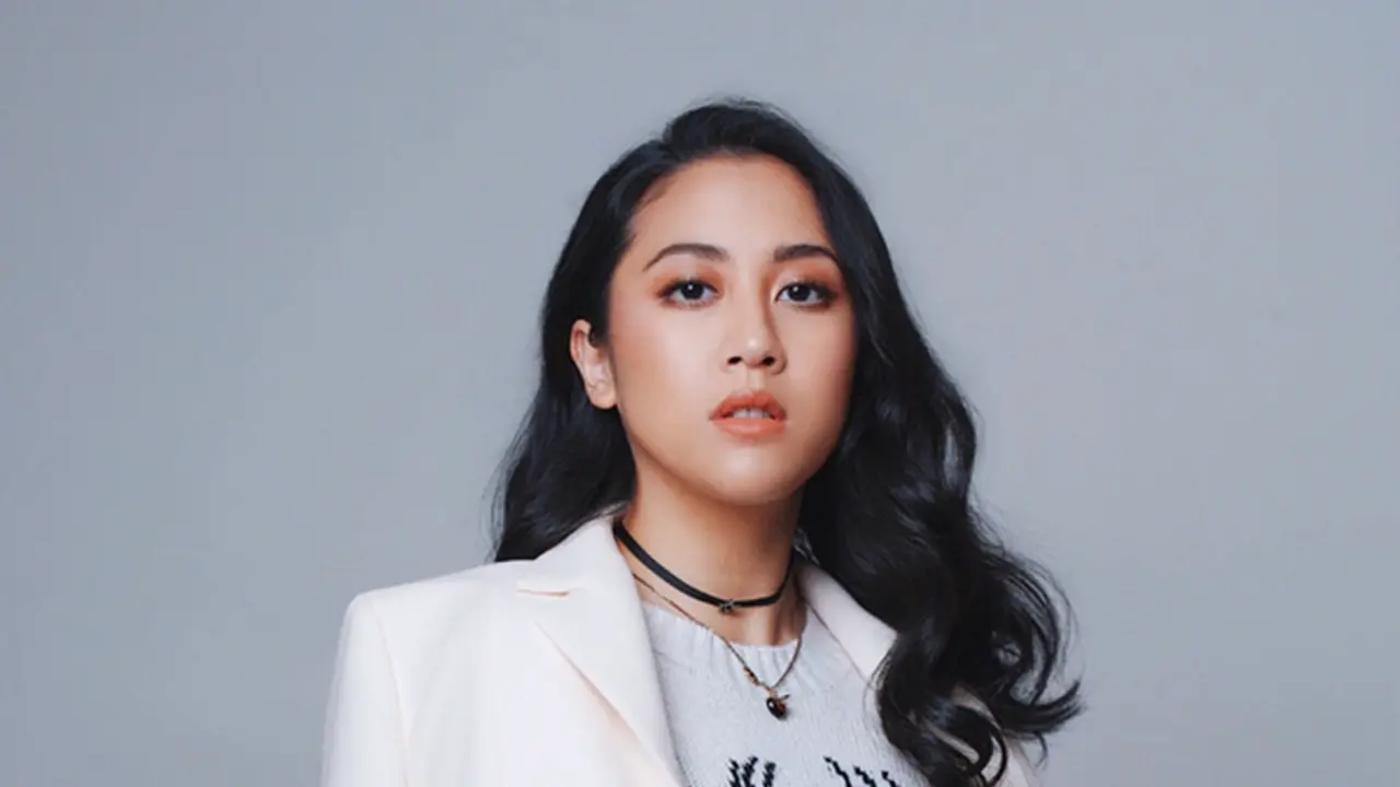 FOTO: Gaya Formal Sherina Munaf dengan Setelan Jas, Tetap Tampil Modis