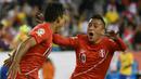 Pemain Peru, Raul Ruidiaz (kiri) merayakan gol yang dicetaknya ke gawang Brasil pada laga Copa America Centenario. Pada babak perempat final, Peru akan bertemu dengan Kolombia. (AFP/Timothy A. Clary)