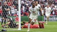 Selebrasi pemain Inggris, Raheem Sterling usai menjebol gawang Jerman dalam pertandingan babak 16 besar Piala Eropa 2020 di Wembley stadium, Selasa (29/6/2021). (Foto: AP/Pool/Andy Rain)