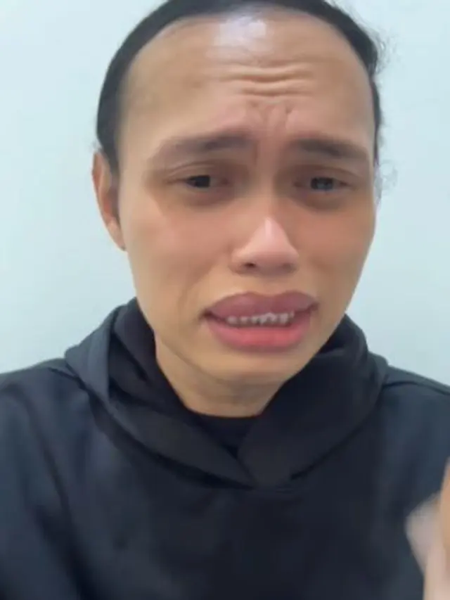Wanda Hara minta maaf (https://www.instagram.com/p/C9uC0ZPS1_3/)