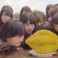 Salah satu personel NMB48 yang berani memakan buah durian tak lain adalah Ririka Suto, center untuk single Durian Shounen.