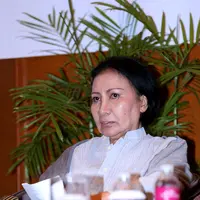 Ratna Sarumpaet mengatakan bahwa paham politik sangat penting, karena artis dibesarkan oleh para fans. Jadi berharap nanti bisa memperjuangkan nasibnya. (Andy Masela/Bintang.com)