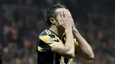 Penyelamatan hebat yang dilakukan kiper İstanbul Başakşehir, Volkan Babacan yang berhasil menahan bola dari sundulan eks Manchester United dan Arsenal, Robin Van Persie pada laga melawan Fenerbahce di Liga Turki akhir pekan lalu.