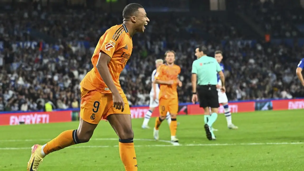 Kylian Mbappe merayakan golnya pada laga Real Sociedad vs Real Madrid di LaLiga 2024/2025 (c) AP Photo/Miguel Oses