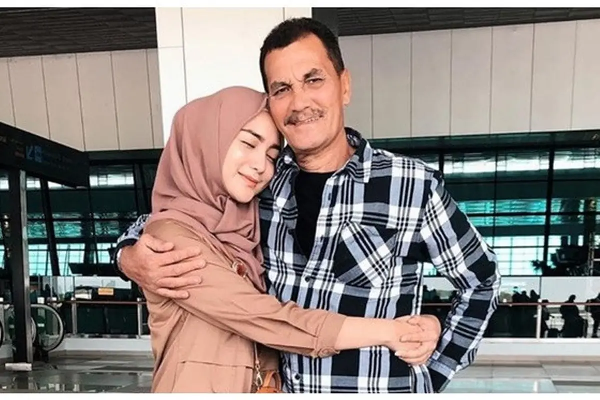 7 Potret Kenangan Citra Kirana dan Mendiang Sang Ayah, Penuh Kehangatan