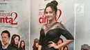 Pemain film Ayat-Ayat Cinta 2, Syifa Hadju berpose dengan gaun berwarna hitam usai konferensi pers di Jakarta, Kamis (7/12). Syifa Hadju berperan sebagai Fatimah di film tersebut. (Liputan6.com/Herman Zakharia)